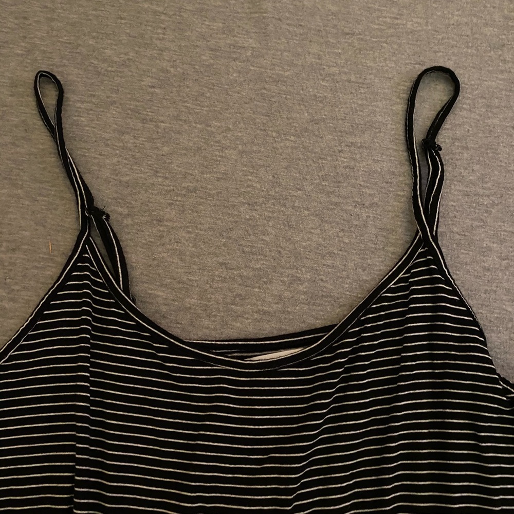 Old navy romper - Picture 2 of 3